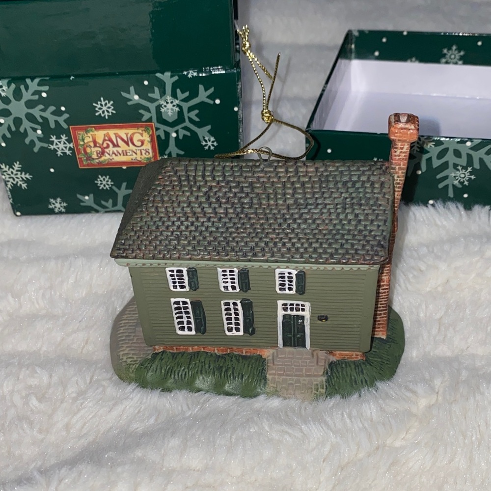 Lang and Wise Colonial Williamsburg 2001 Green House Christmas Tree Ornament
